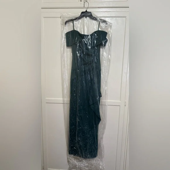 Xscape | Dresses | Xscape Emerald Green Asymmetrical Offtheshoulder Dress |  Poshmark